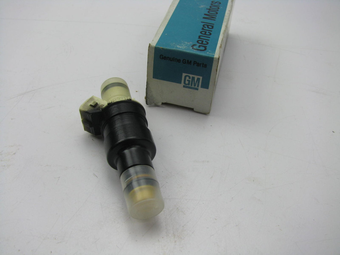 NEW GENUINE GM 25523721 Fuel Injector Replaces M207 4G1067 FJ689
