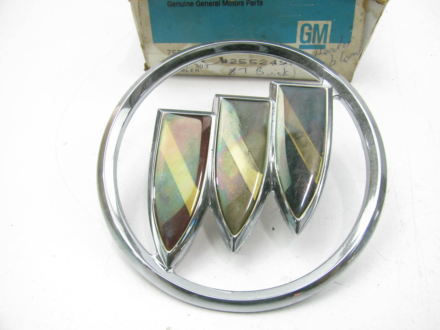 NOS - OEM GM 25524988 Front Grille Ornament Emblem For 1986-1987 Buick Century