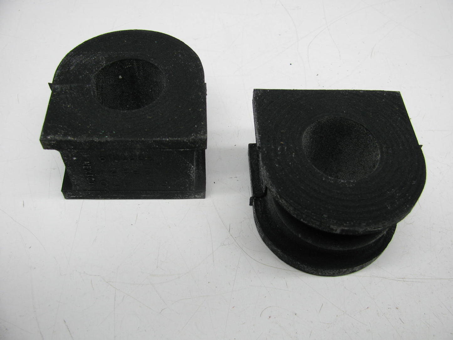 (2) NEW - OEM GM 3927019 Suspension Stabilizer Sway Bar Bushing - Front