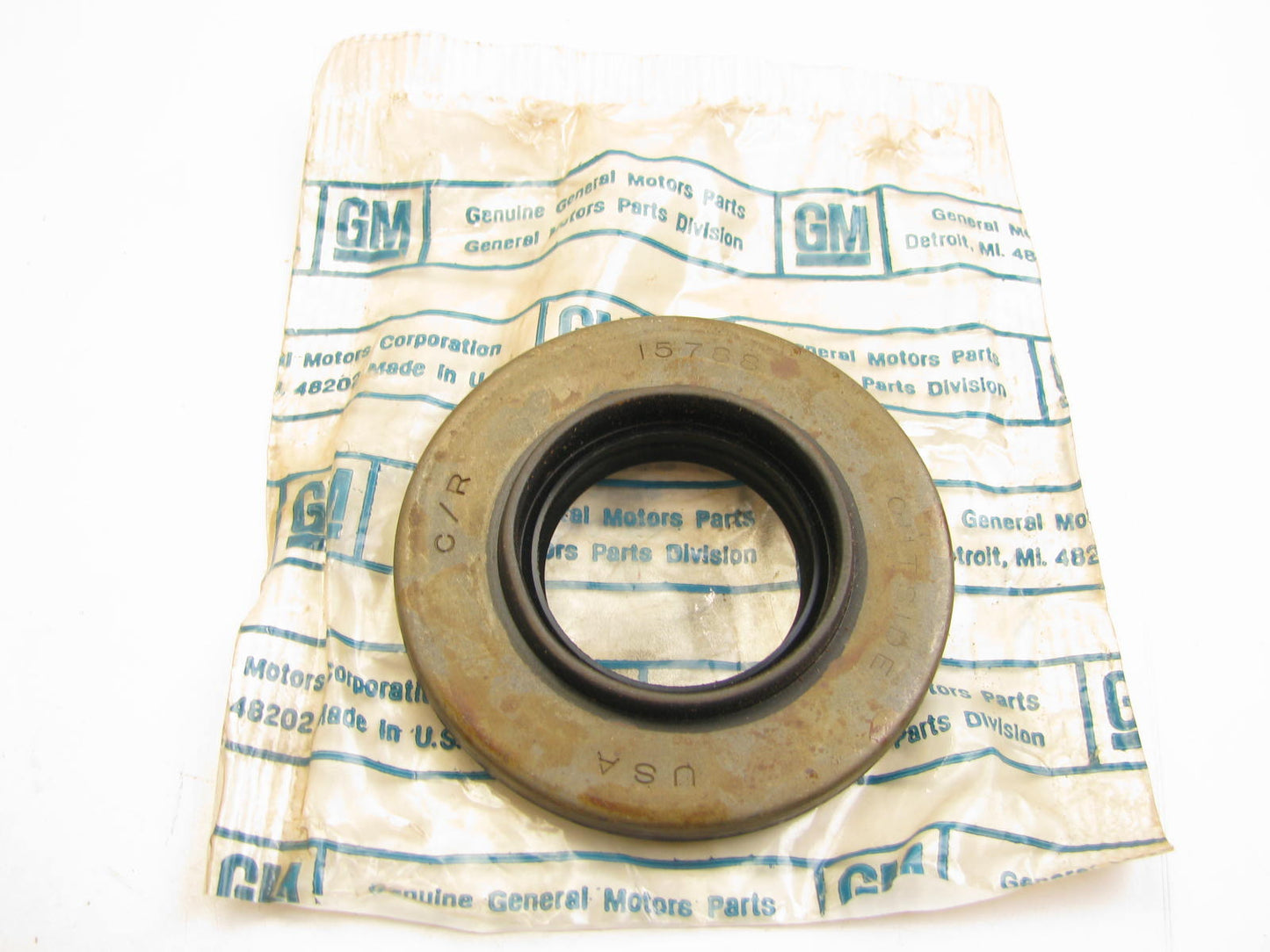 New Genuine OEM GM Differential Pinion Seal 3979616