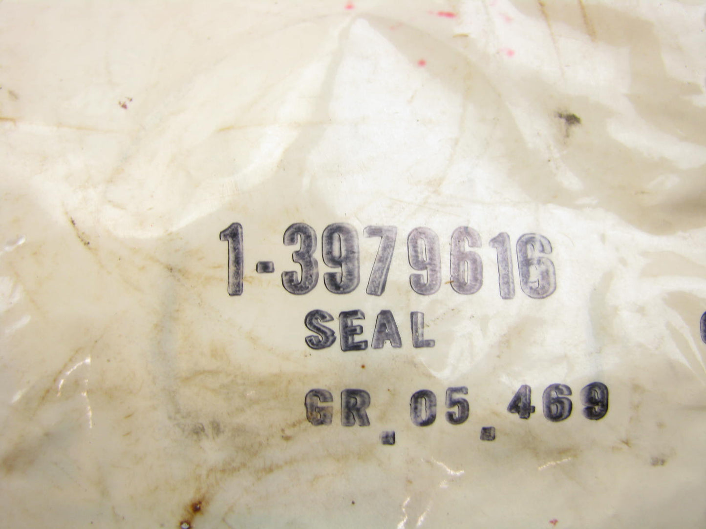 New Genuine OEM GM Differential Pinion Seal 3979616