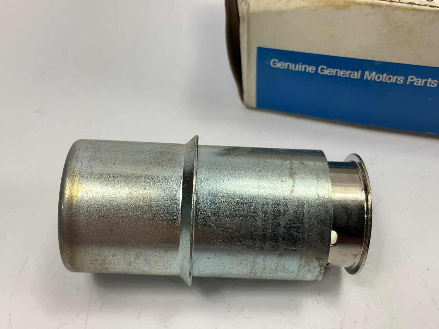 NEW - OEM GM 3986870 Cigar Cigarette Lighter Retainer