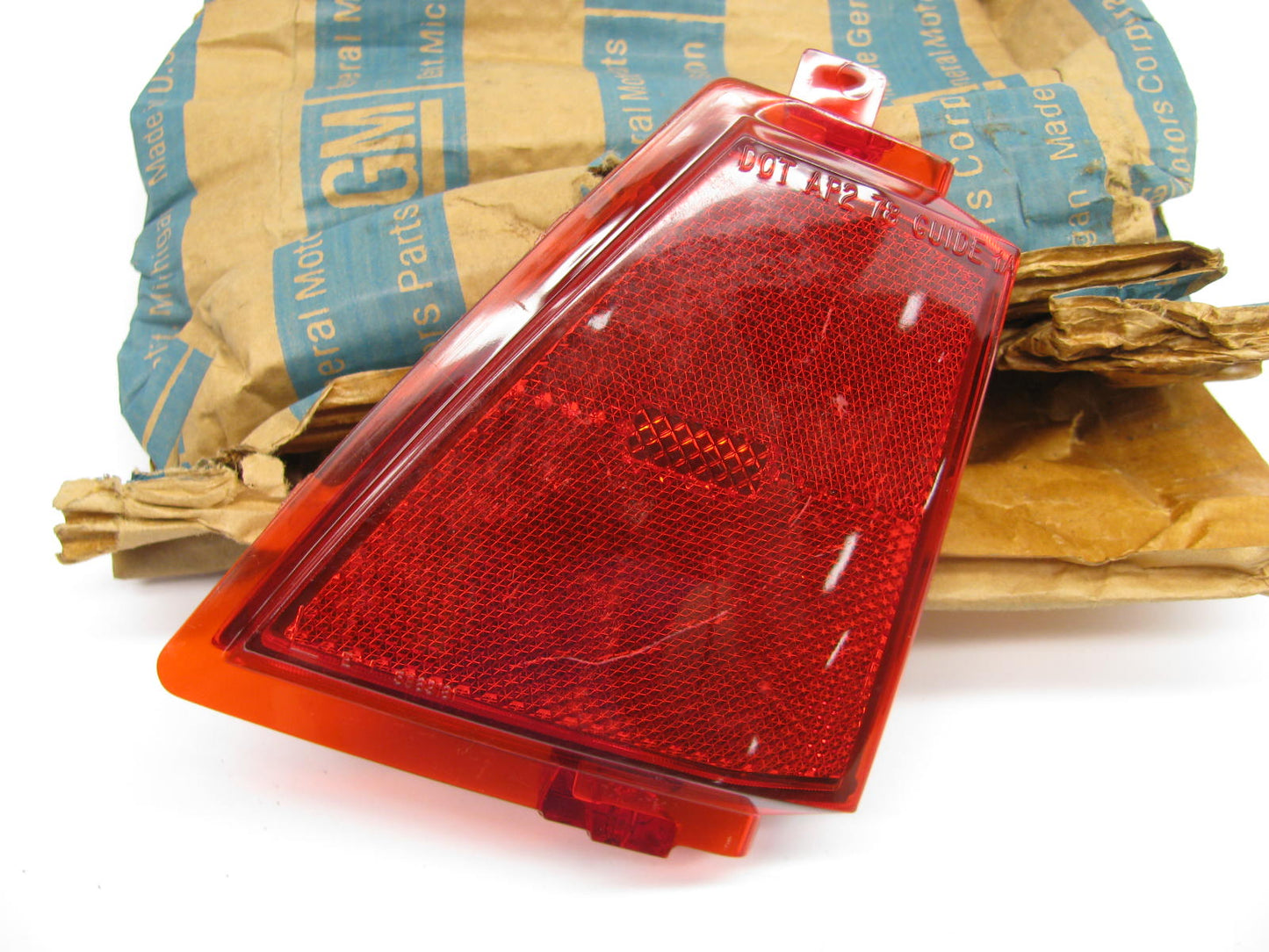 SCRATCHED - NEW GM 5969179 REAR LEFT Side Marker Light 1978 GM A19-27 Body