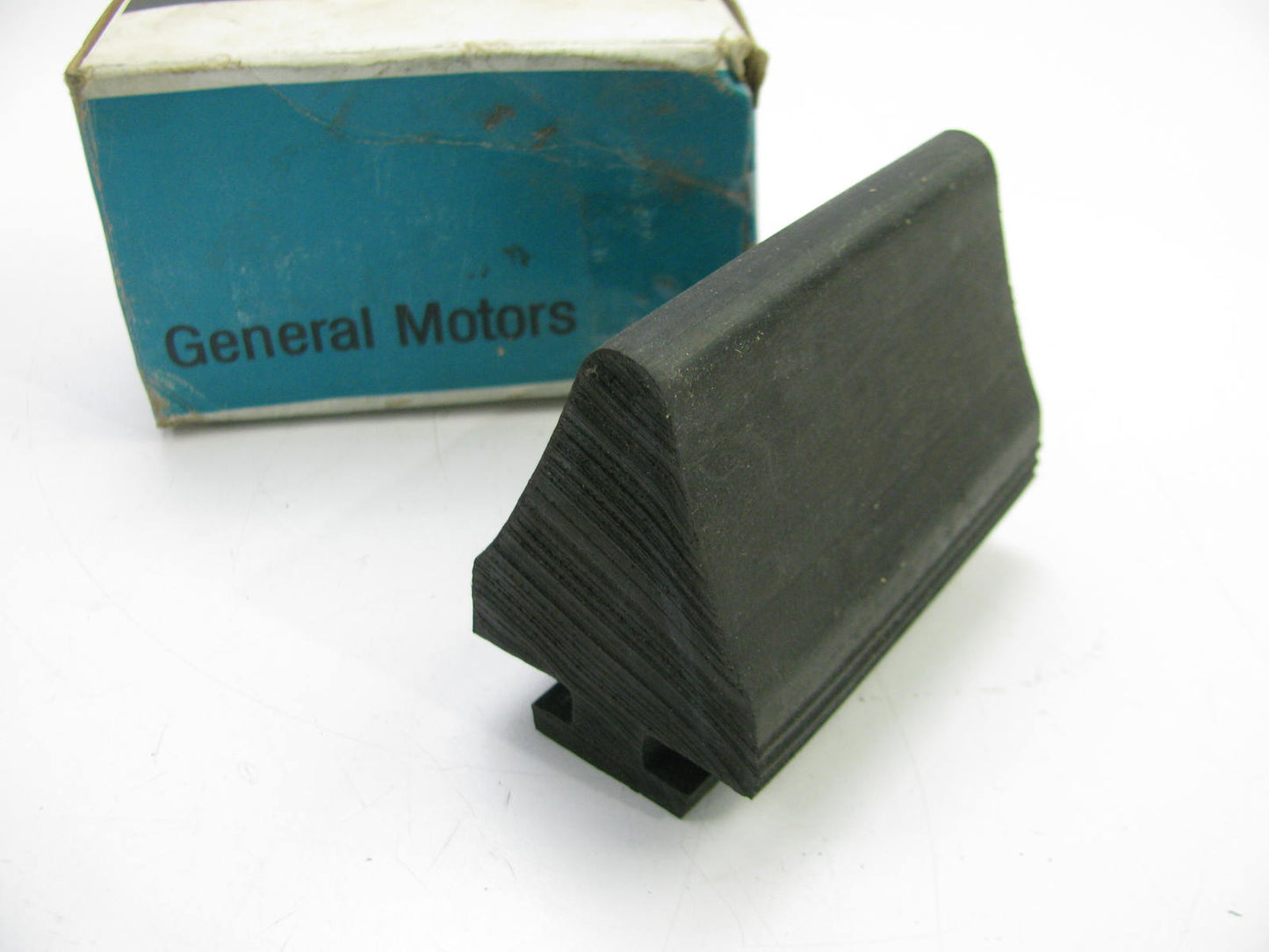 NEW - OEM GM 6263975 Rear Suspension Differential Housing Insulator
