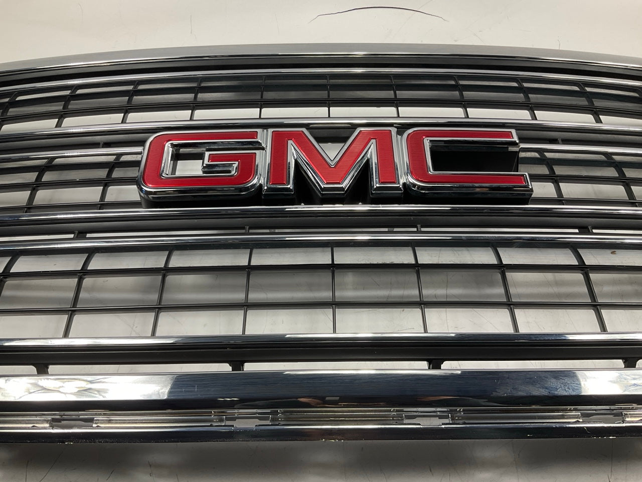 NEW - OEM GM 84336881 Grille For 2015-2020 GMC Yukon