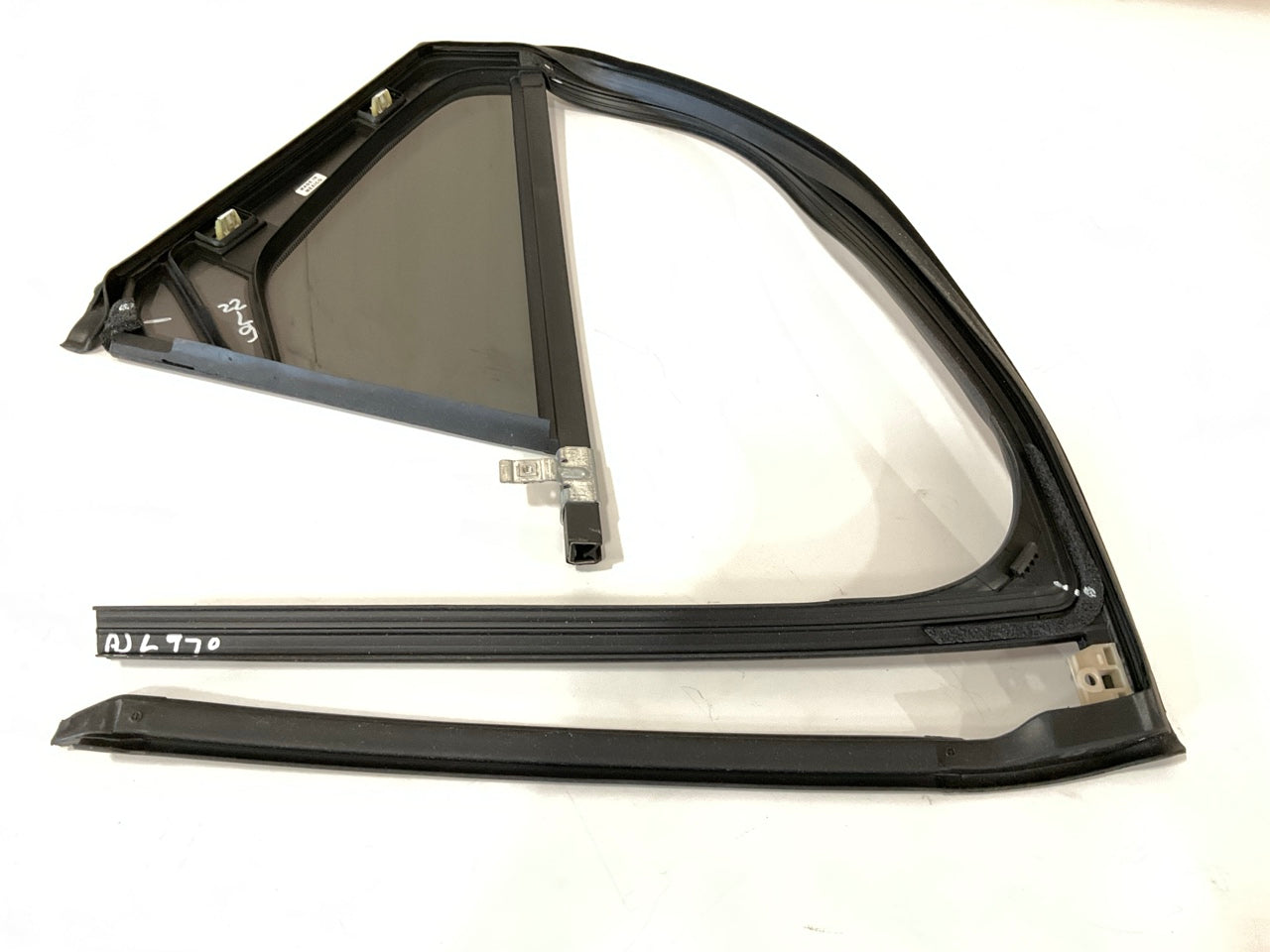 GM 84924800 Rear Left Door Window Run Channel W/ Fixed Glass 18-23 GMC Terrain