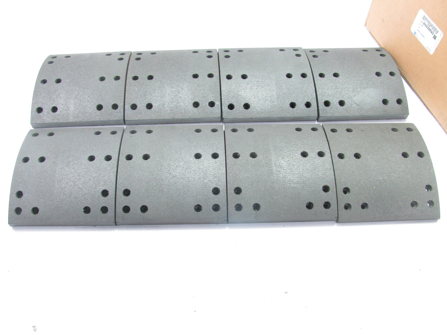 NEW - OEM GM 88935893 Rear Brake Shoe Lining Kit For C6500, C7500, C8500