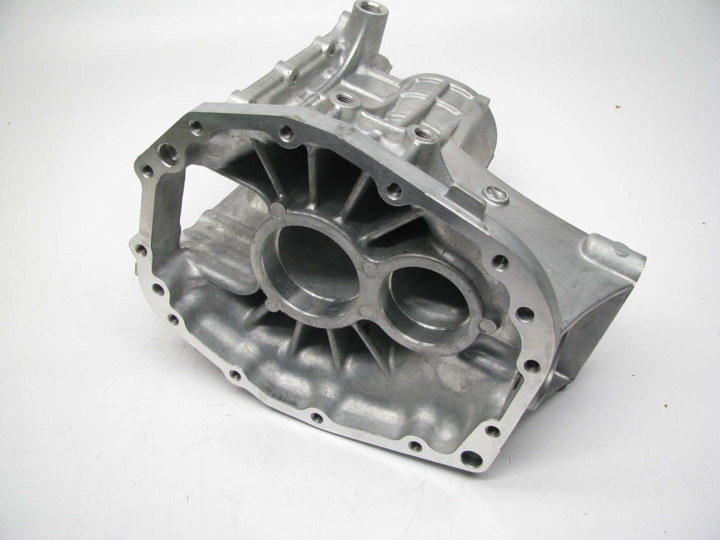 NEW GM 91174558 5-Speed Manual Transmission Extension Housing 1999-2003 Tracker