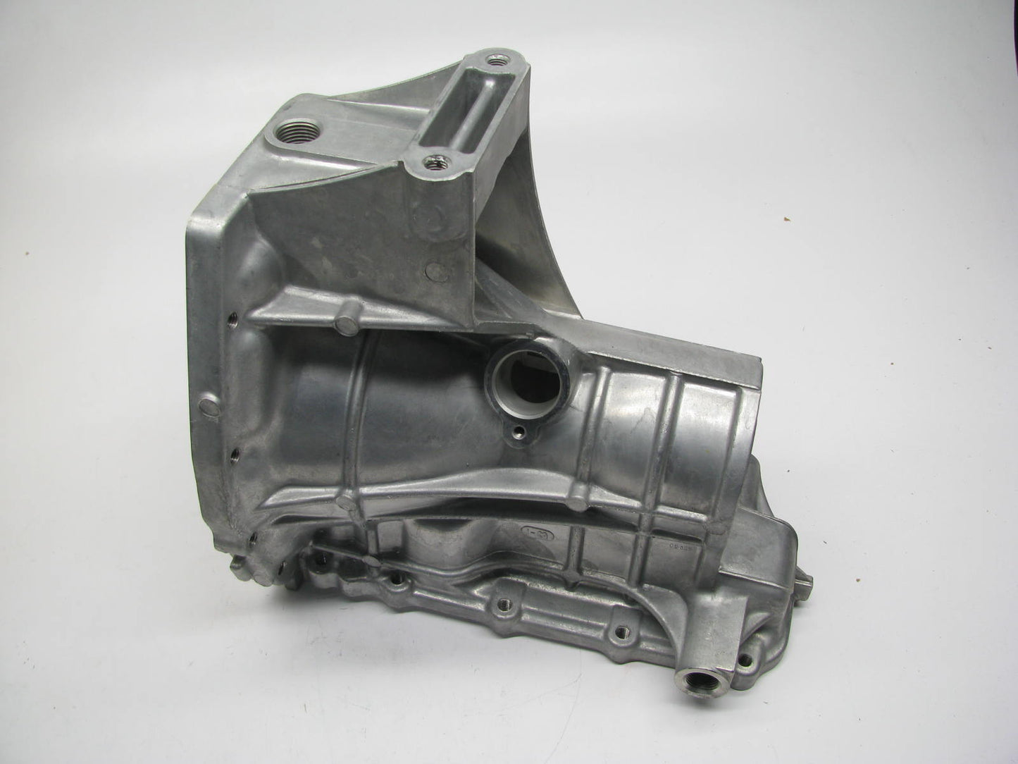 NEW GM 91174558 5-Speed Manual Transmission Extension Housing 1999-2003 Tracker