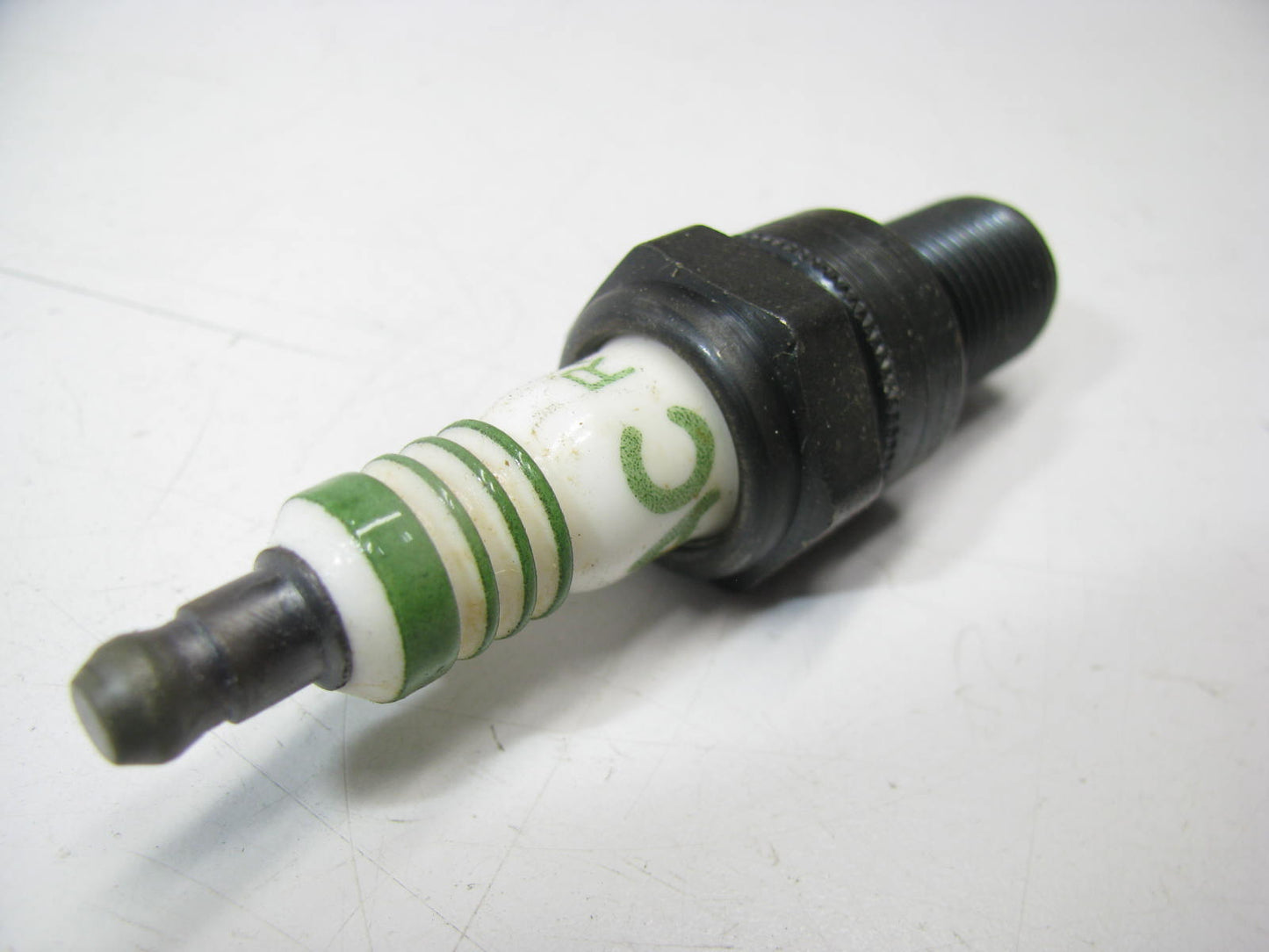 NEW - OEM GM R44CXL AC Acniter Marine Ignition Spark Plug Green Ring - 5613814