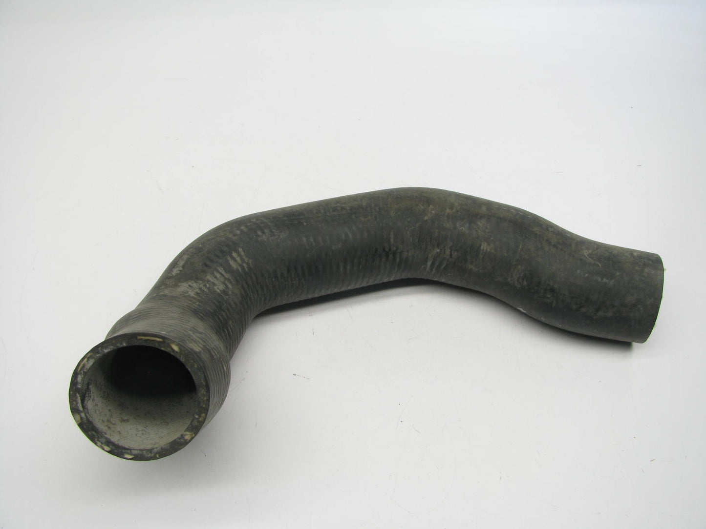 Goodyear 61576 Lower Radiator Coolant Hose - 1980-1991 Ford E150 E250 E350 300