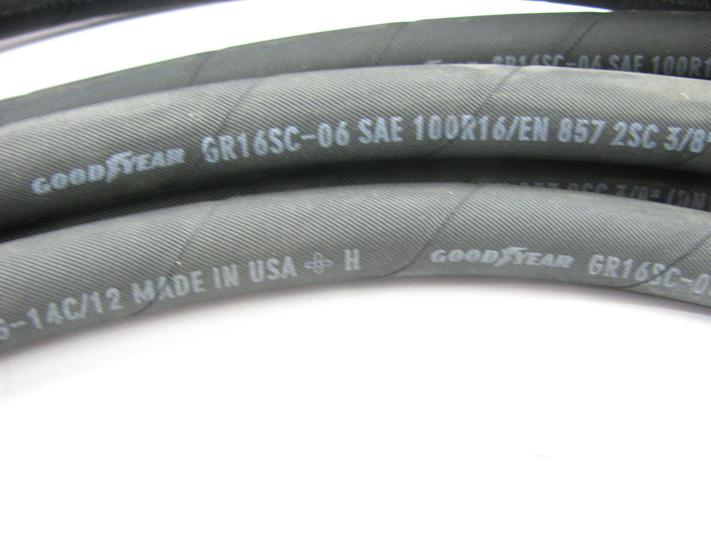 50 FEET, 3/8'', 5000 PSI WP (34.5 MPa) Hydraulic Hose Goodyear GR16SC-06