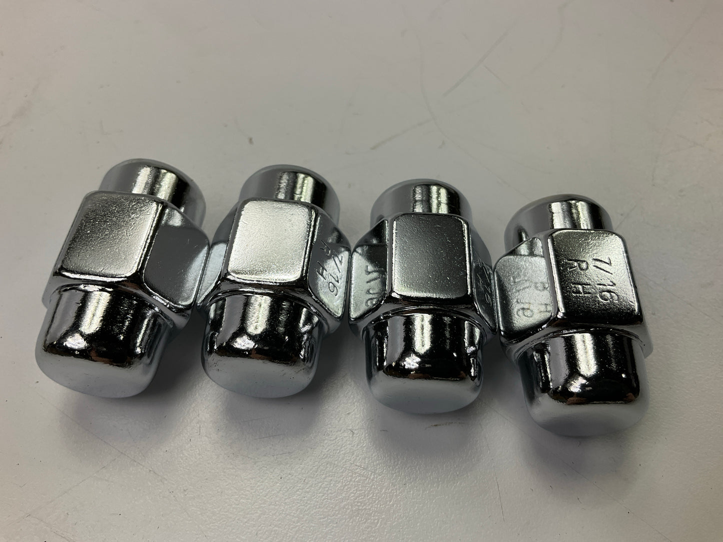 20 Lug Nuts Total - Gorilla 72177 Wheel Lug Nuts Short Shank 7/16''