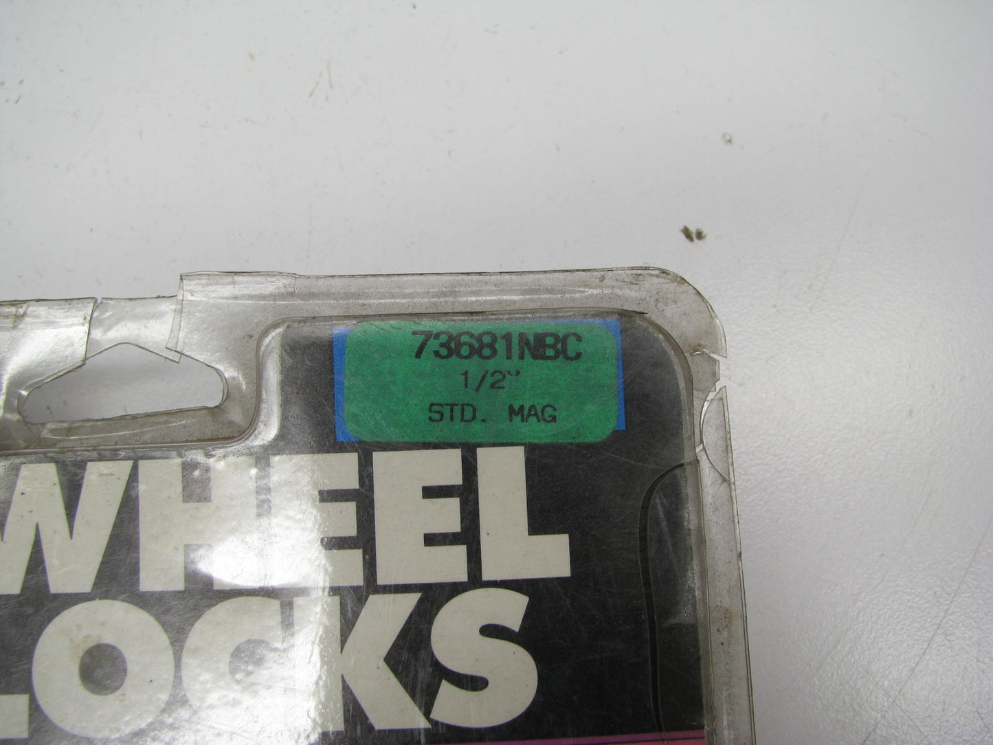 Gorilla  1/2'' X 20 Wheel Locks Mag Seat Right Hand Thread Black W/ Key (4-PACK)