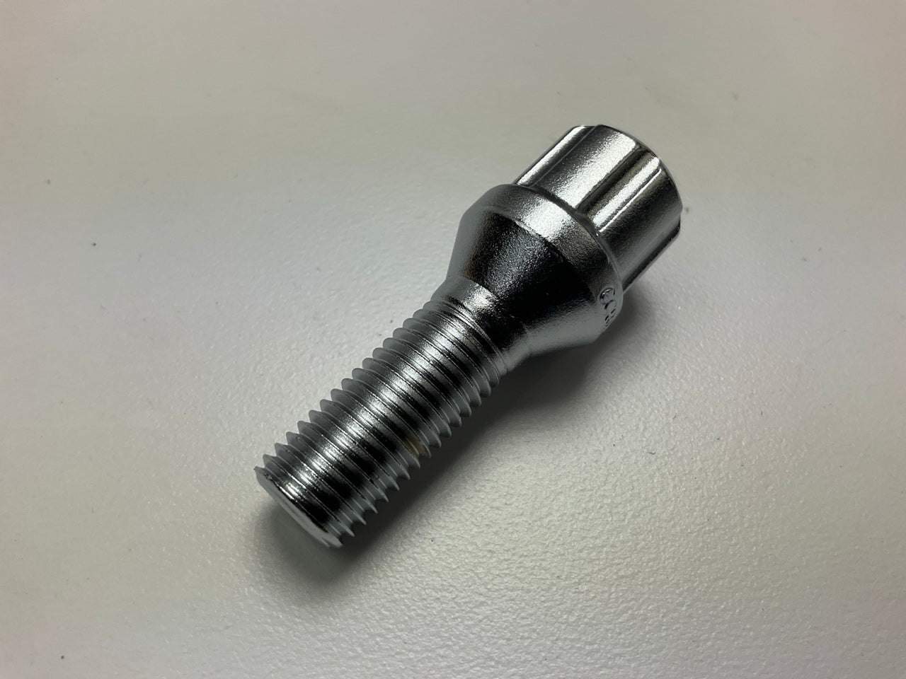 Gorilla K5BS-12150X27GR Spline Lug Bolts 12mm X 1.50 Thread, Set Of 20 W/ Socket
