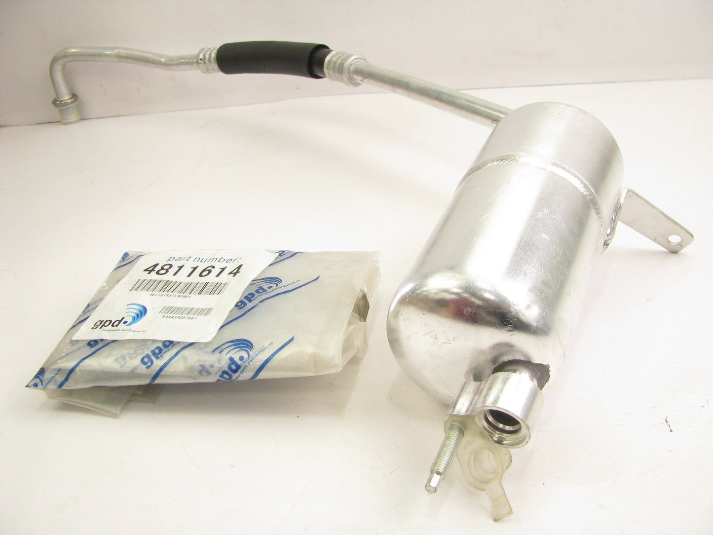 GPD 4811614 A/C Accumulator With Hose Assembly For 2002-2008 X-Type 3.0L-V6