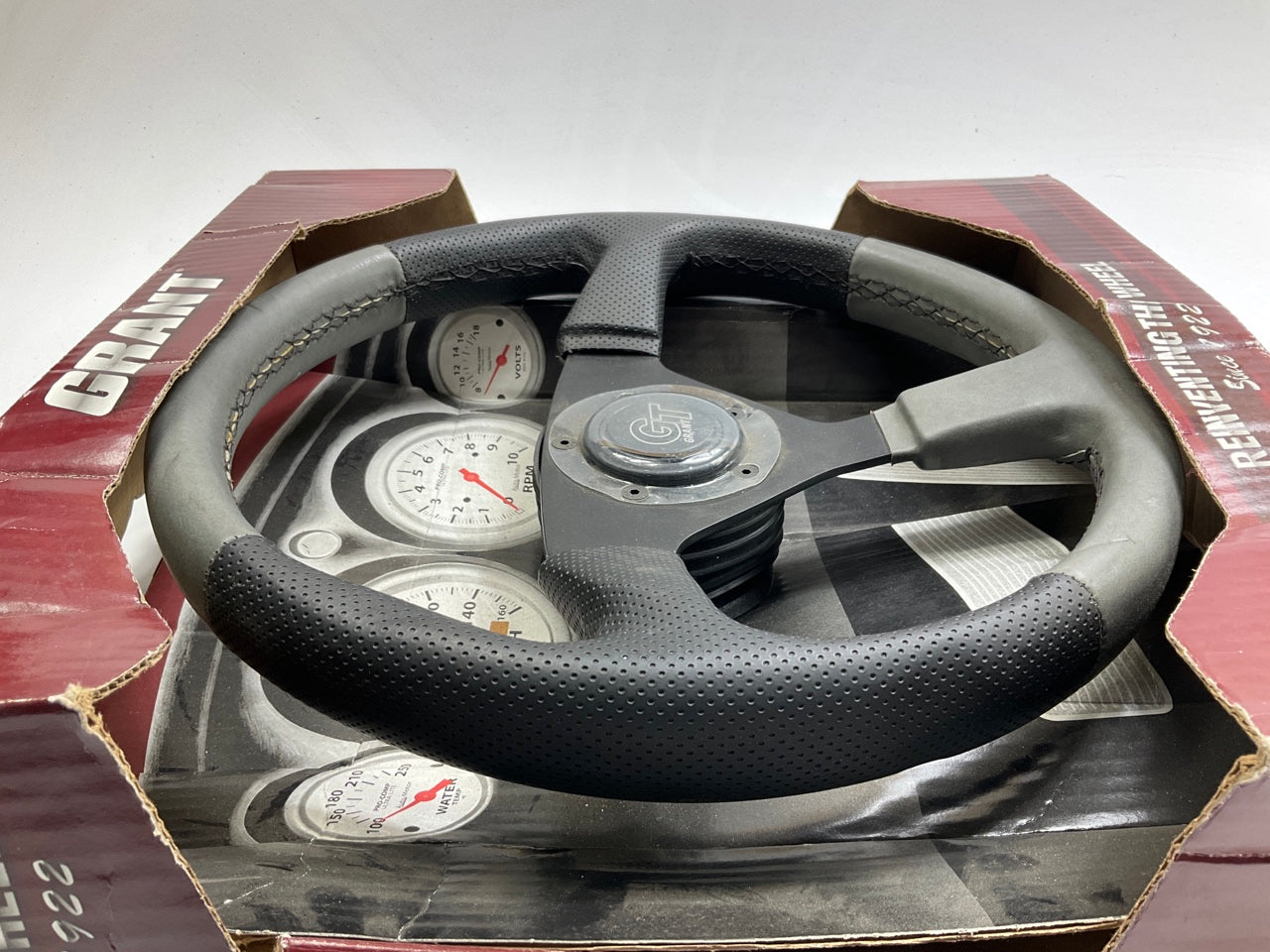 COSMETIC DAMAGE, SEE PHOTOS -  Grant 1066 Formula 1 Steering Wheel, 14'' Diameter
