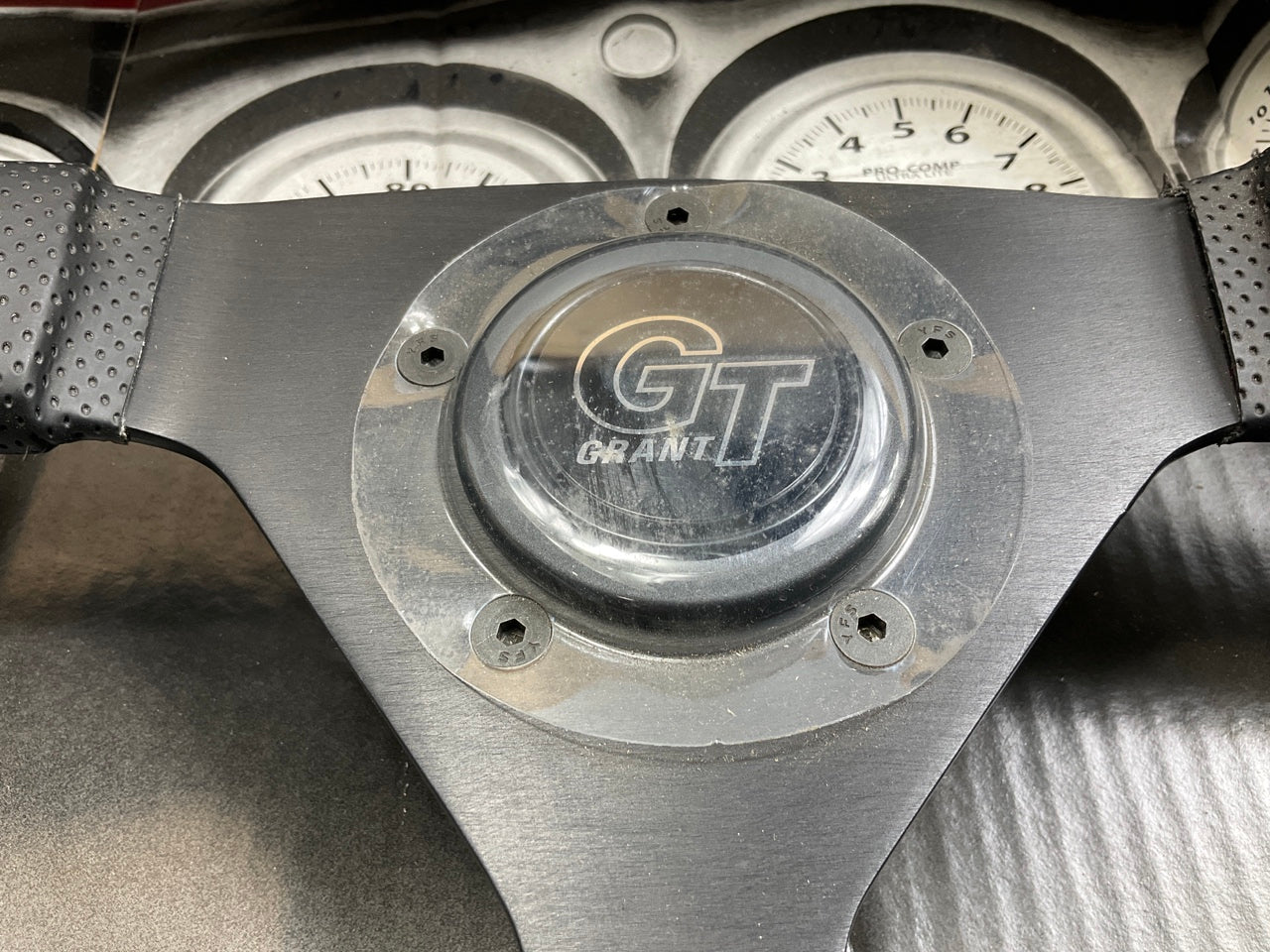 COSMETIC DAMAGE, SEE PHOTOS -  Grant 1066 Formula 1 Steering Wheel, 14'' Diameter