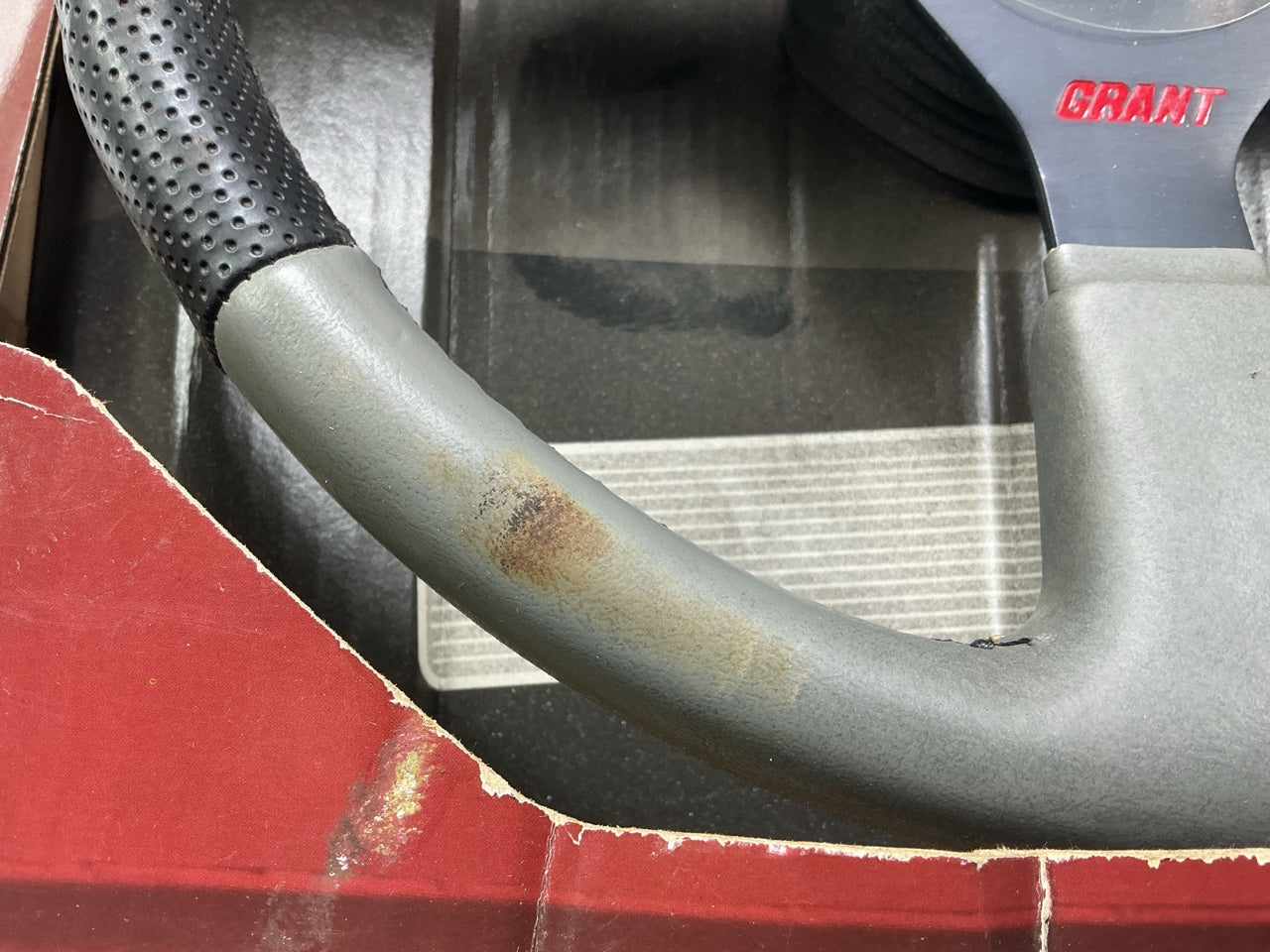 DAMAGED, SEE ACTUAL PHOTOS - Grant 1066 Formula 1 Steering Wheel, 14'' Diameter