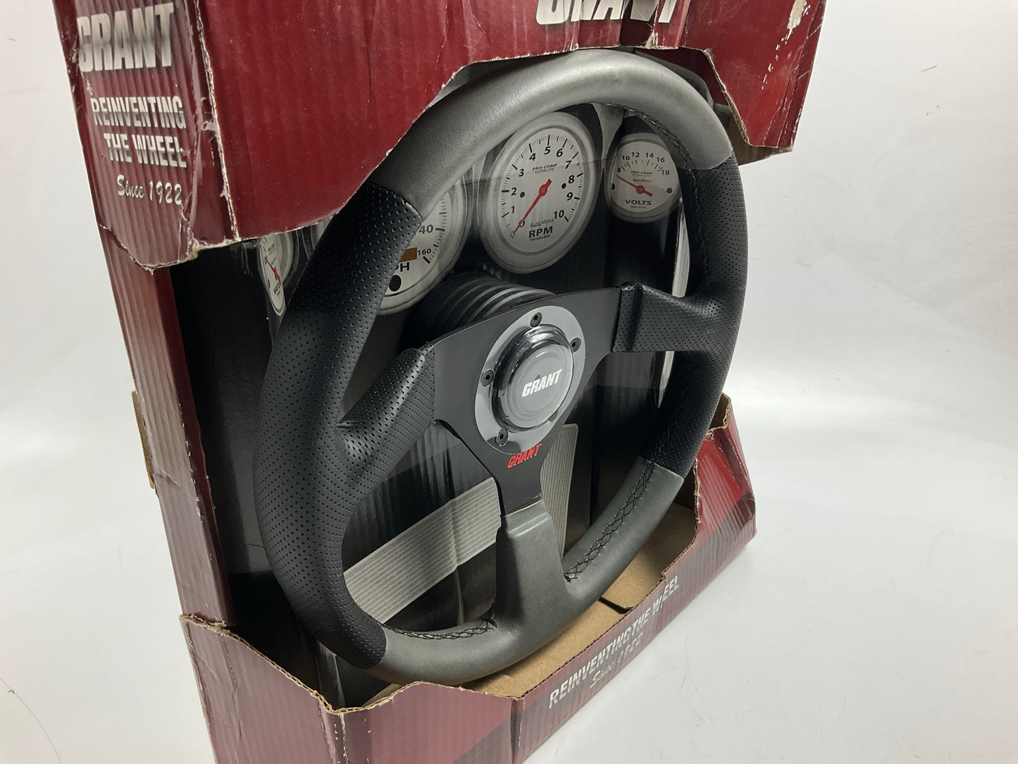 COSMETIC DAMAGE #1, SEE PHOTOS -  Grant 1066 Formula 1 Steering Wheel, 14'' Diam.