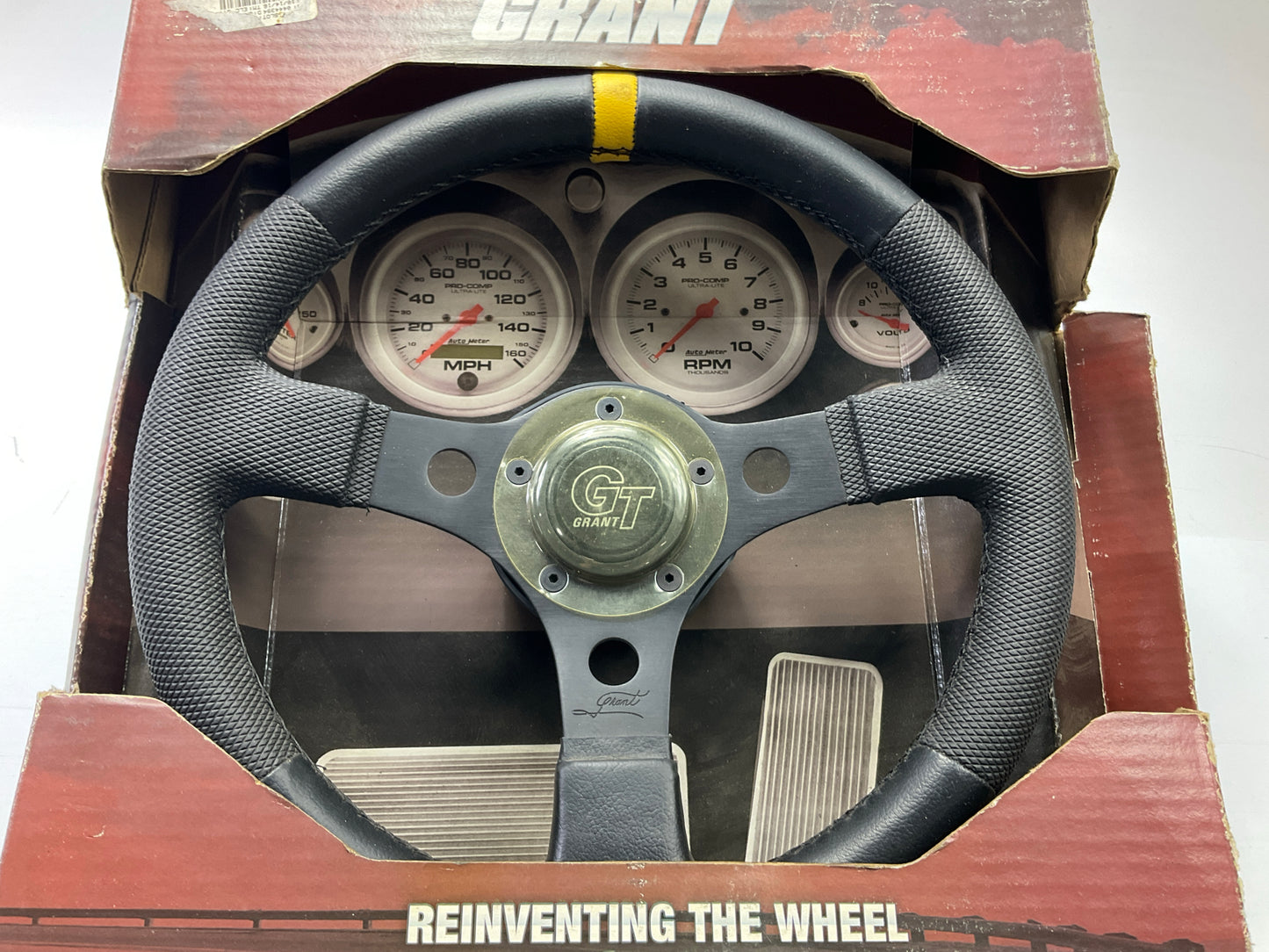 COSMETIC DAMAGE Grant 1075 Top Marker Competition Steering Wheel, 13'' D, 3'' Dish