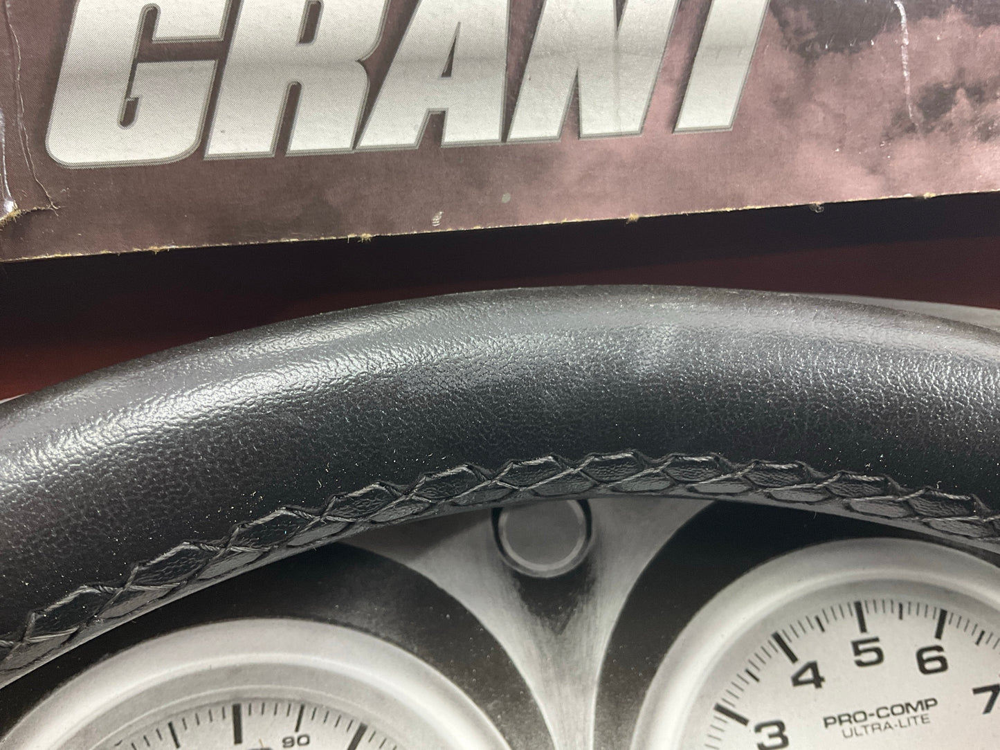 Cosmetic Damage # 9 - Grant 1103 GT Rally 13.5'' Steering Wheel