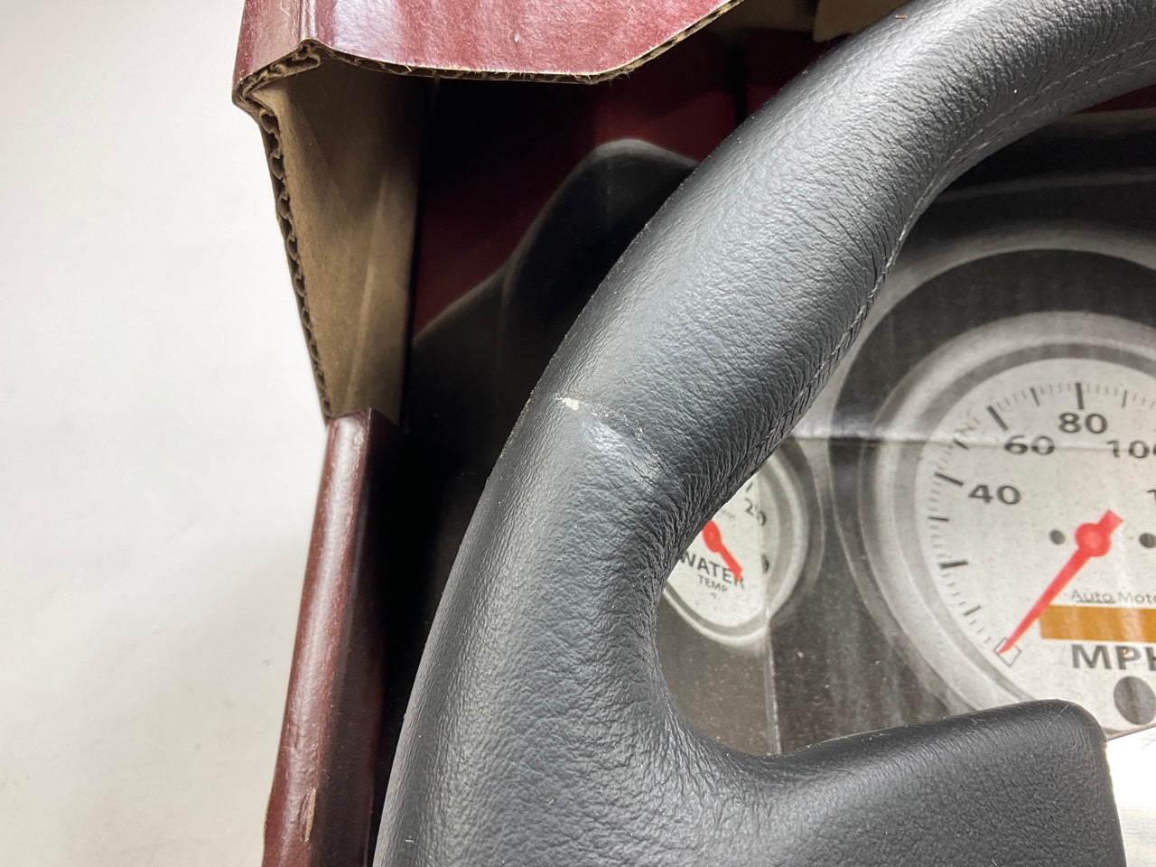 COSMETIC DAMAGE - Grant 1103 GT Rally 13.5'' Steering Wheel