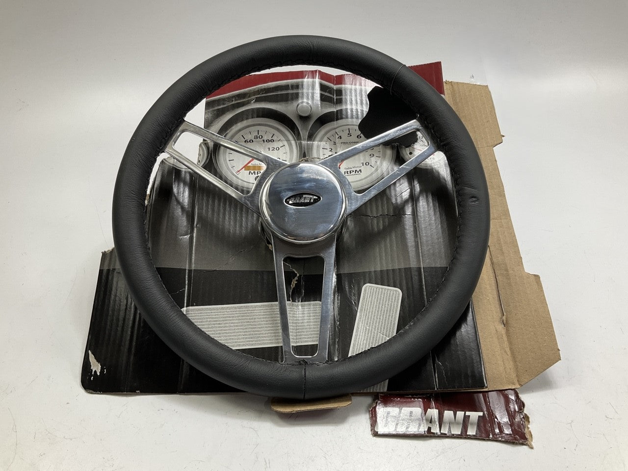 COSMETIC DAMAGE & DENT - Grant 15201 Steering Wheel 14-3/4'' Dia., 3-1/4'' Dish