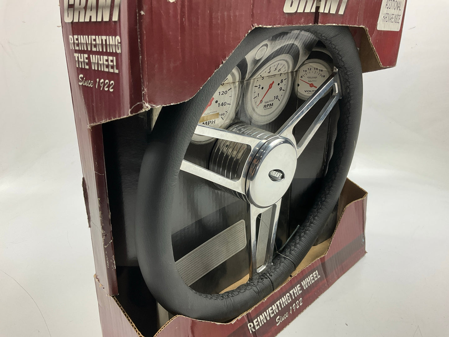 NEW - SCRATCHED - Grant 15201 Steering Wheel, 14-3/4'' Dia., 3-1/4'' Dish