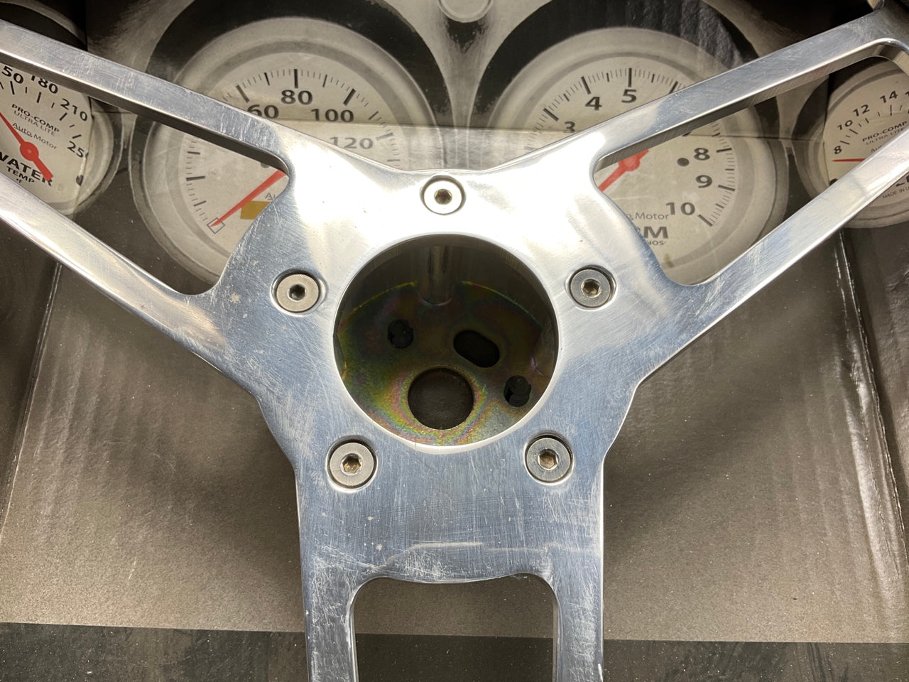 MISSING HORN, COSMETIC DAMAGE - Grant 15201 Steering Wheel 14-3/4'' Diameter