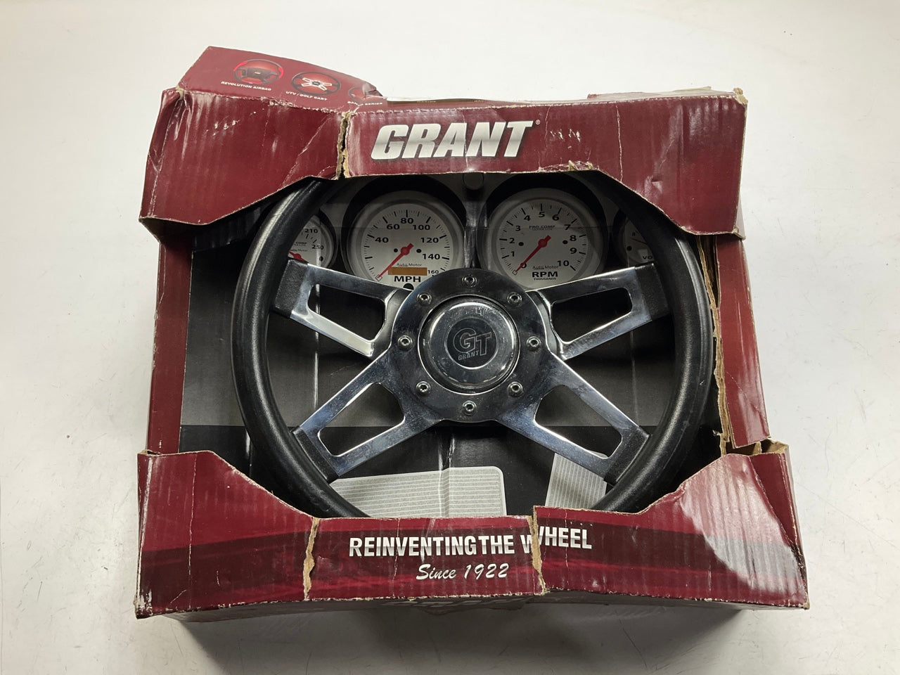 SCUFFED - Grant 440 Challenger Series Steering Wheel,  13.5'' Diameter, 3'' Dish