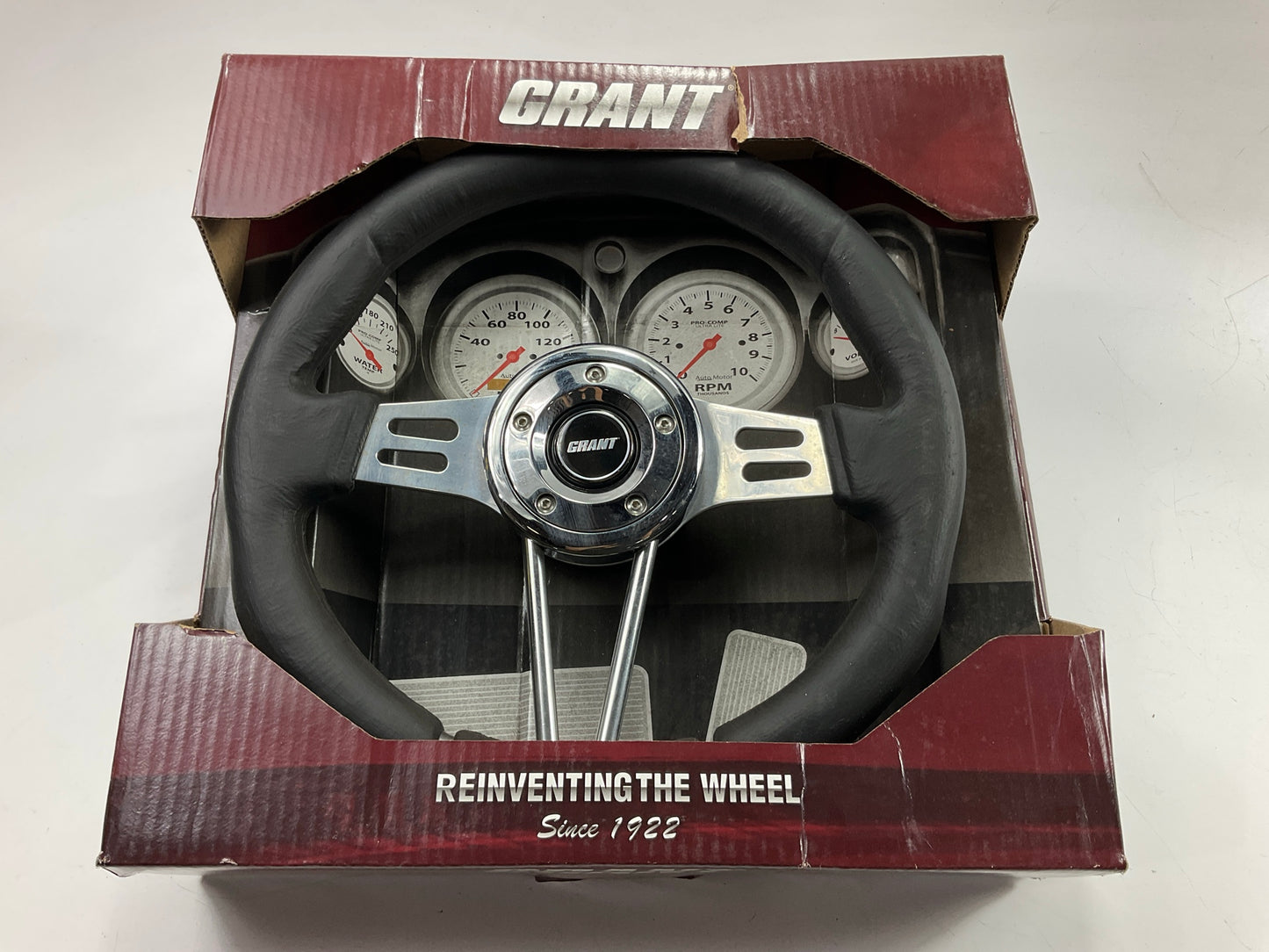 COSMETIC DAMAGE #10 Grant 457 Club Sport Steering Wheel - 13-3/4'' Diam, 4'' Dish