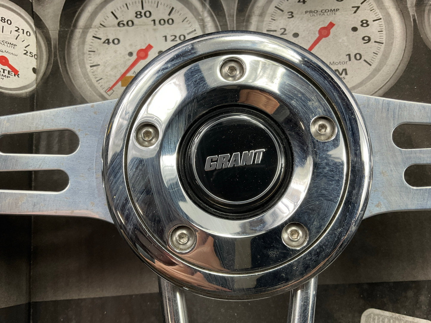 COSMETIC DAMAGE #10 Grant 457 Club Sport Steering Wheel - 13-3/4'' Diam, 4'' Dish