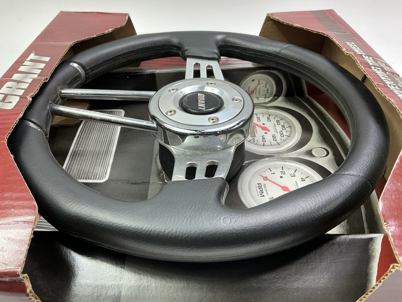 COSMETIC DAMAGE Grant 457 Club Sport Steering Wheel - 13-3/4'' Diameter, 4'' Dish