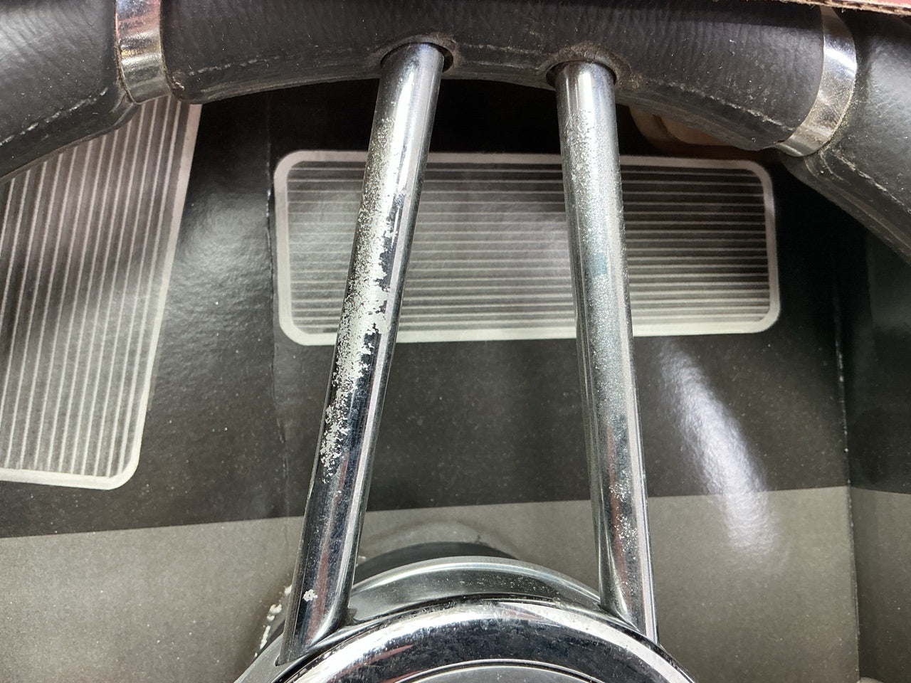 COSMETIC DAMAGE Grant 457 Club Sport Steering Wheel - 13-3/4'' Diameter, 4'' Dish