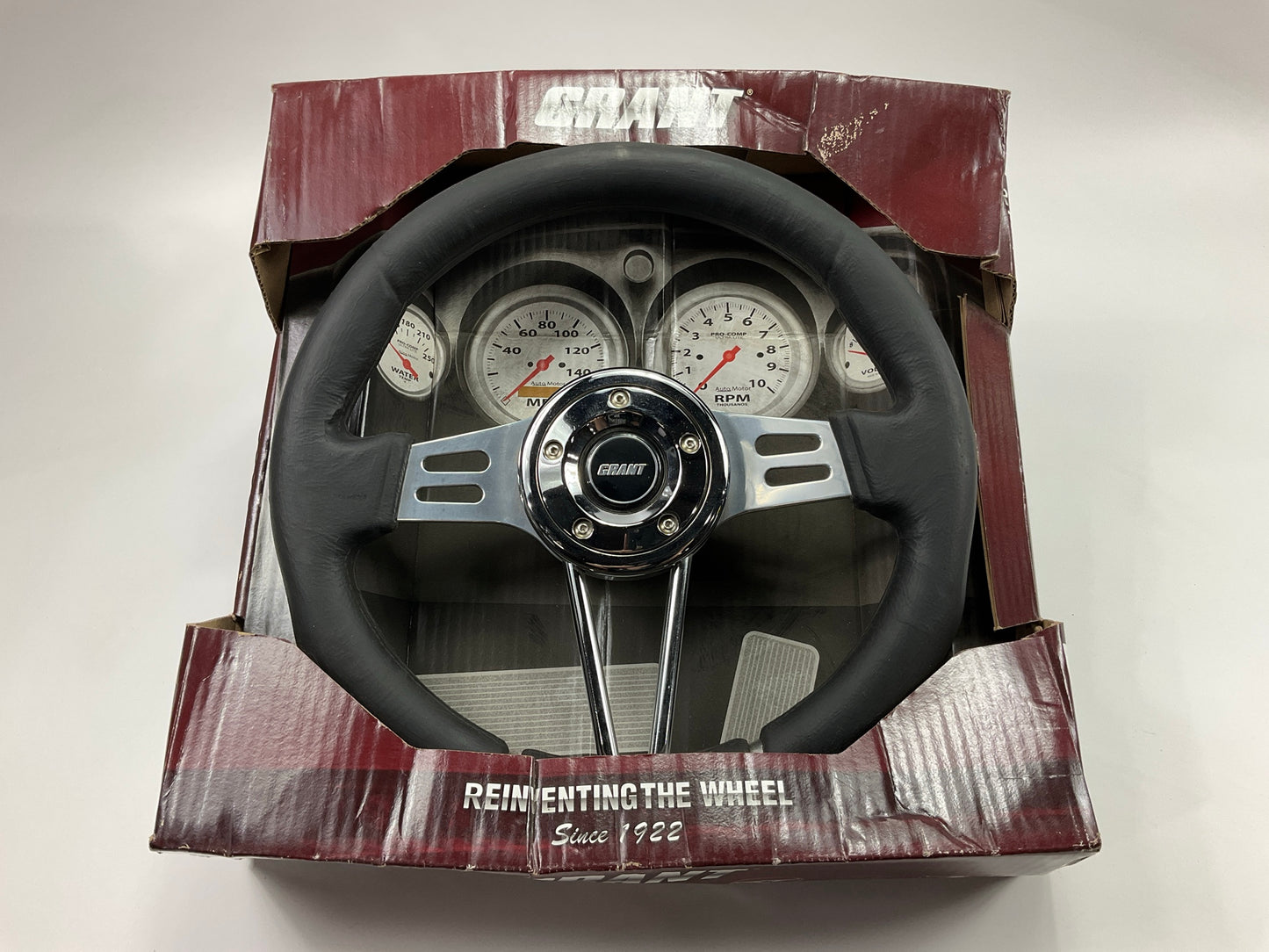 DENT & SCRATCH 16 - Grant 457 Club Sport Steering Wheel - 13-3/4'' Diam., 4'' Dish