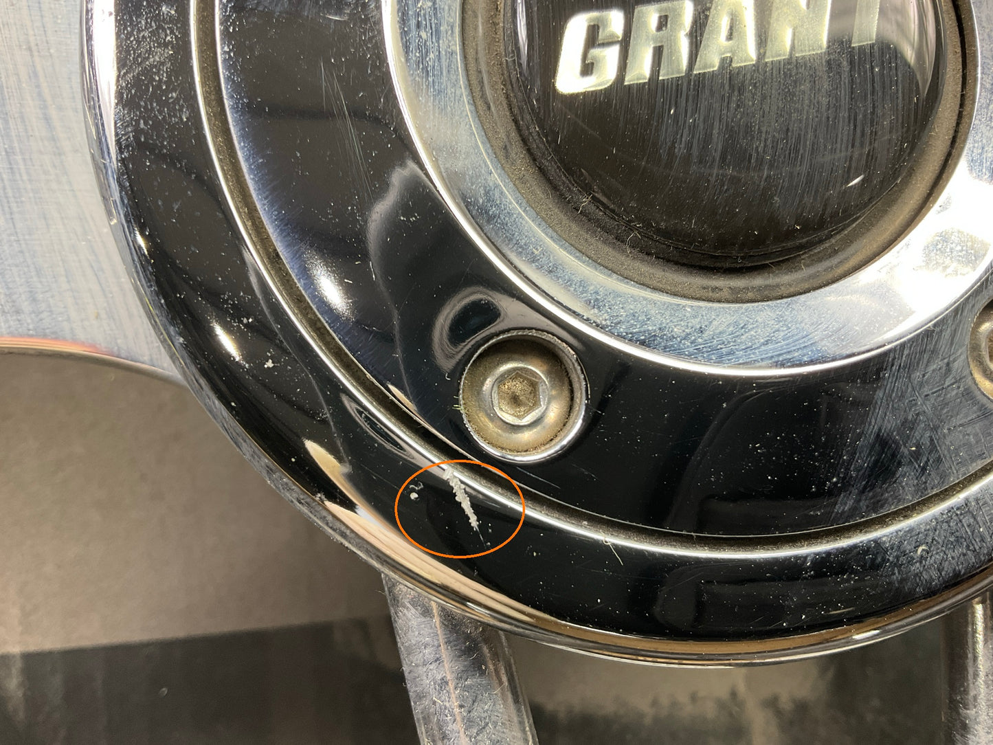 SCRATCHED #4 - Grant 457 Club Sport Steering Wheel - 13-3/4'' Diameter, 4'' Dish