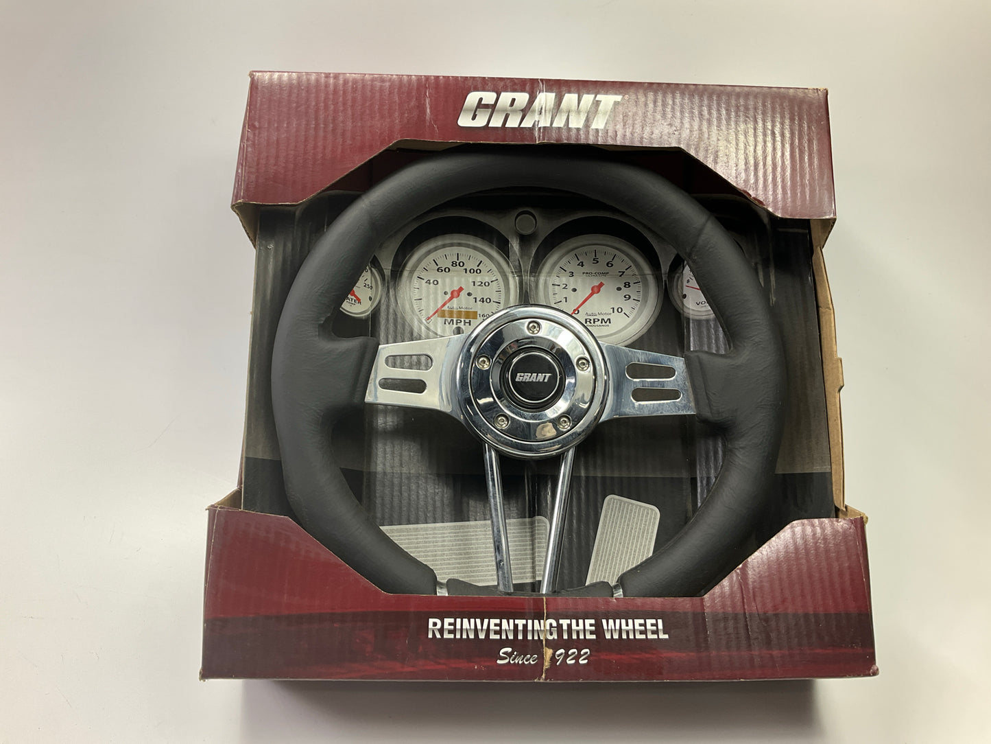 COSMETIC DAMAGE Grant 457 Club Sport Steering Wheel - 13-3/4'' Diameter, 4'' Dish
