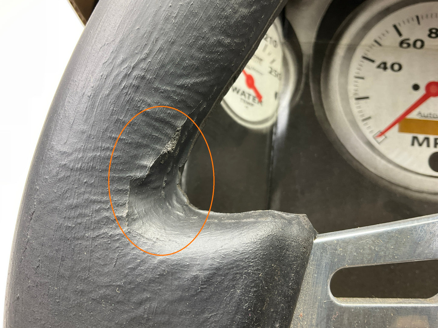 COSMETIC DAMAGE Grant 457 Club Sport Steering Wheel - 13-3/4'' Diameter, 4'' Dish