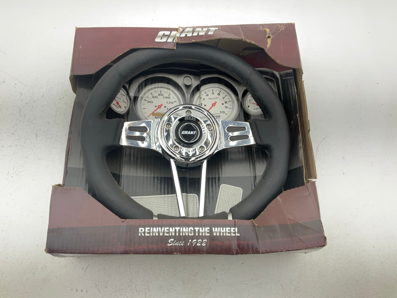 MINOR DAMAGE #8 - Grant 457 Club Sport Steering Wheel - 13-3/4'' Diam., 4'' Dish
