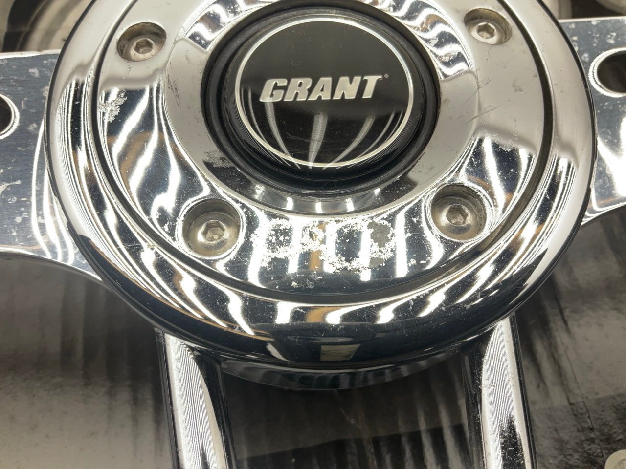 MINOR DAMAGE #8 - Grant 457 Club Sport Steering Wheel - 13-3/4'' Diam., 4'' Dish