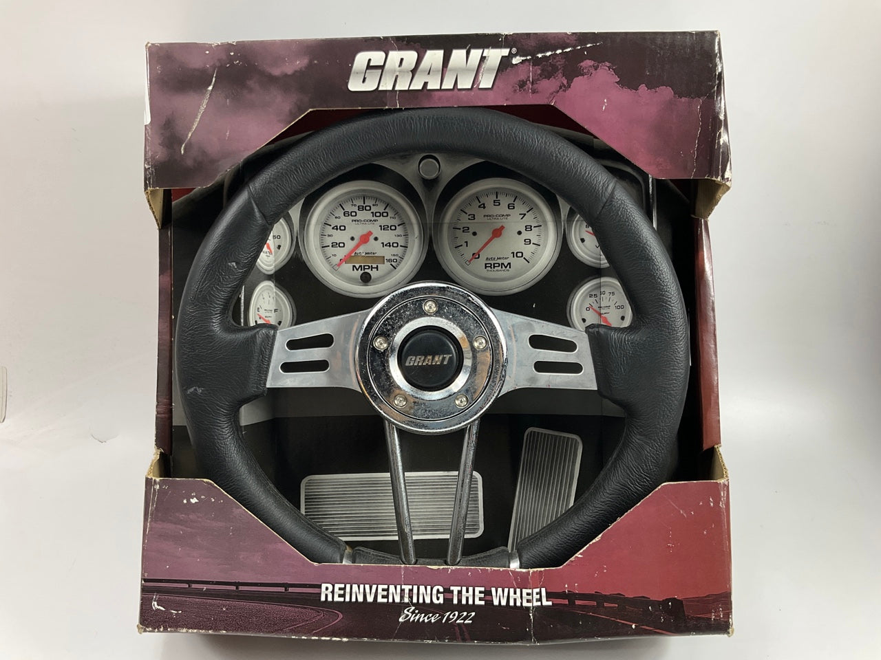 COSMETIC DAMAGE Grant 457 Club Sport Steering Wheel - 13-3/4'' Diameter, 4'' Dish