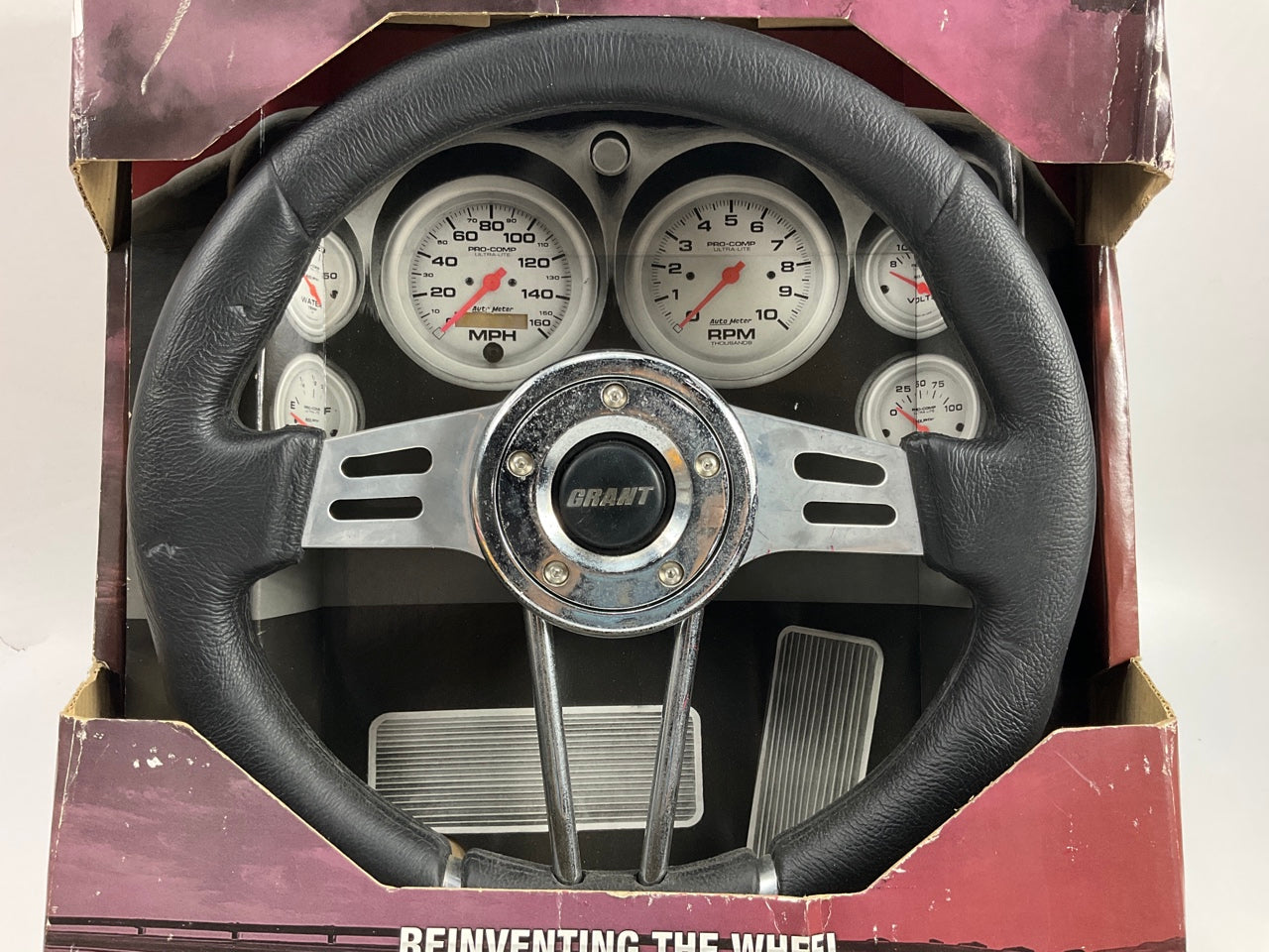 COSMETIC DAMAGE Grant 457 Club Sport Steering Wheel - 13-3/4'' Diameter, 4'' Dish