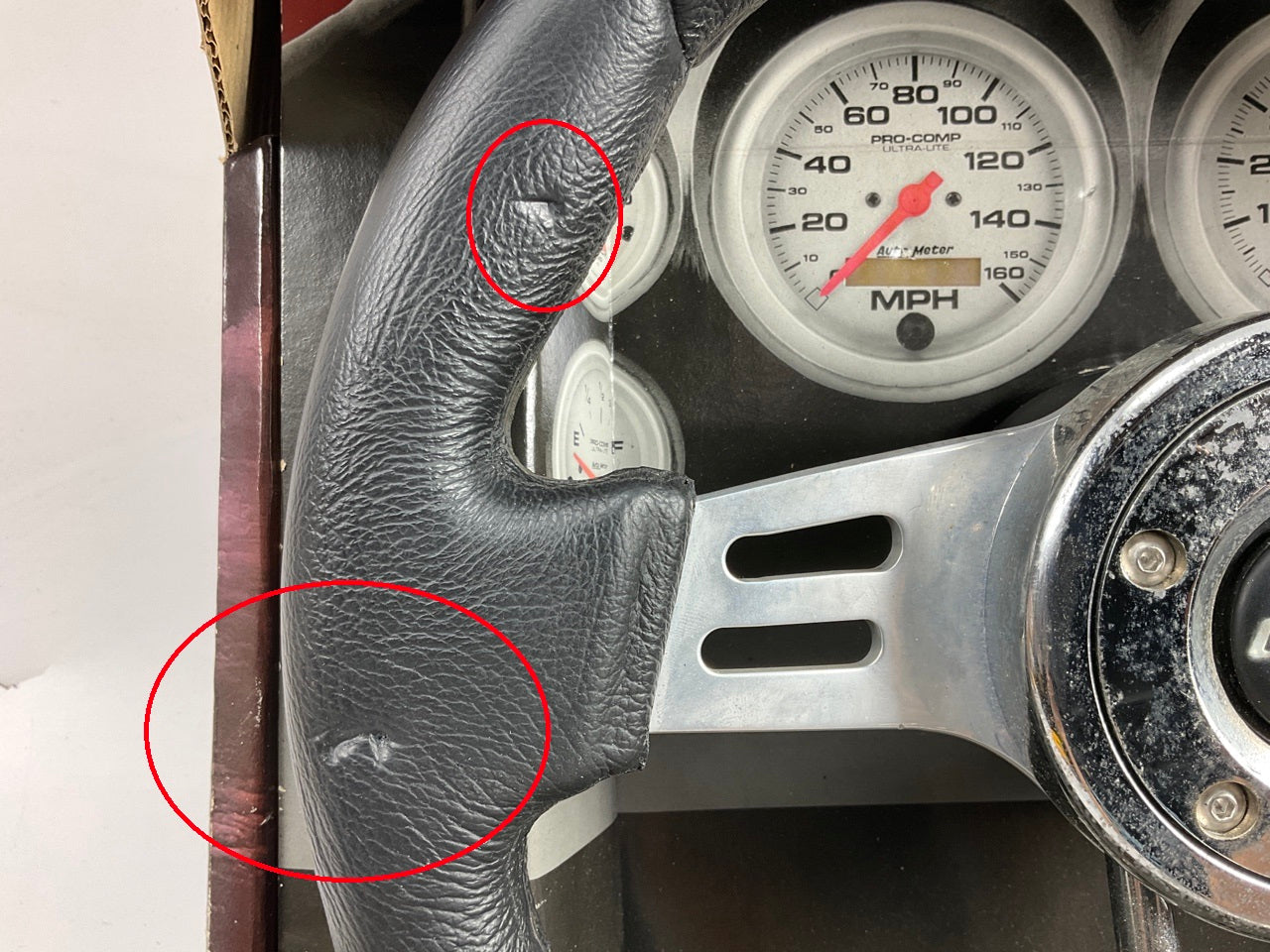 COSMETIC DAMAGE Grant 457 Club Sport Steering Wheel - 13-3/4'' Diameter, 4'' Dish