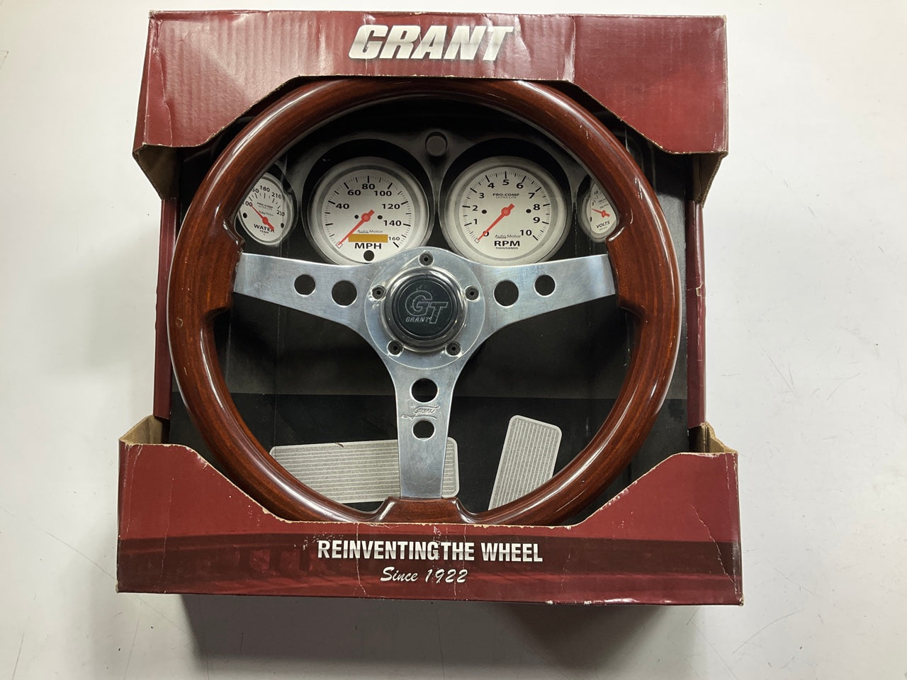 COSMETIC DAMAGE Grant 704 Formula GT Mahogany Steering Wheel, 14'' Dia, 3'' Dish
