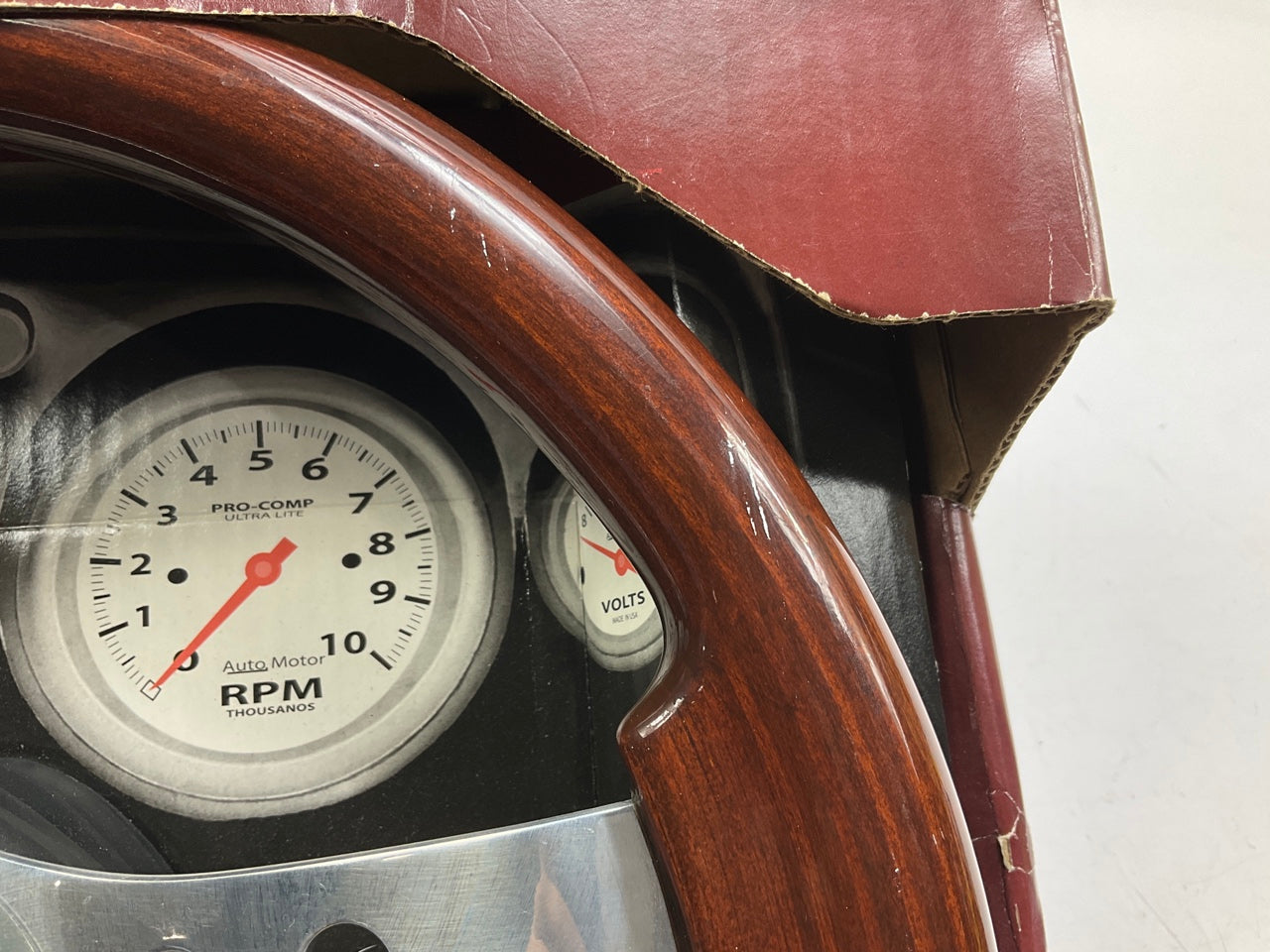COSMETIC DAMAGE Grant 704 Formula GT Mahogany Steering Wheel, 14'' Dia, 3'' Dish