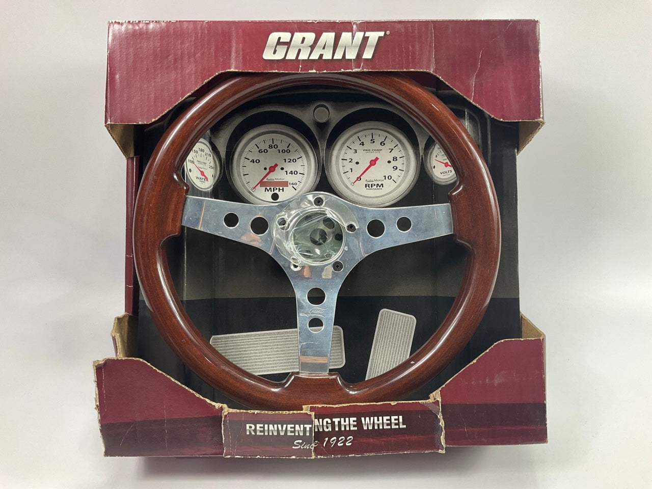 MISSING BUTTON  Grant 704 Formula GT Mahogany Steering Wheel, 14'' Diam., 3'' Dish