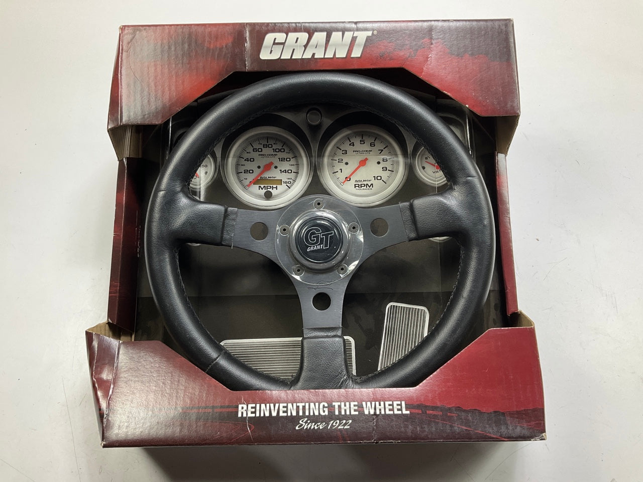 MINOR COSMETIC DAMAGE - Grant 773 Formula GT 13''  Steering Wheel, 3'' Dish