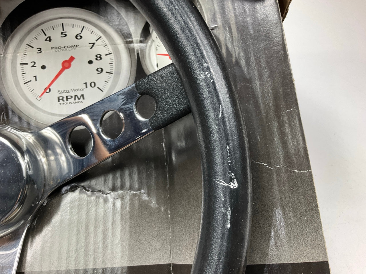 SCRATCHED, SEE PHOTOS - Grant 838 Classic Steering Wheel, 3-Spoke, 13.5 Diameter