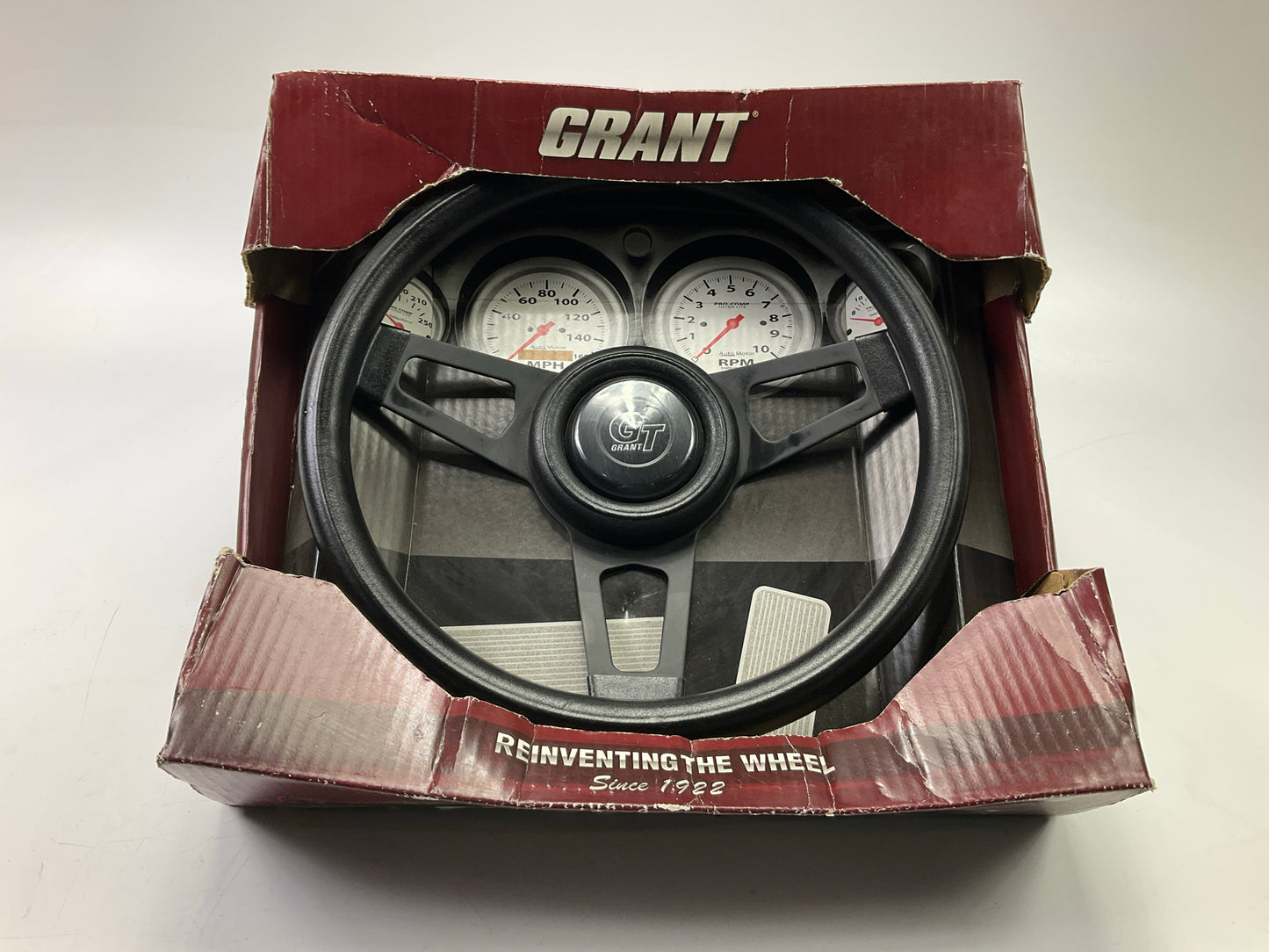SCATCHED, SEE ACTUAL PHOTOS, Grant 870 Challenger Series Steering Wheel, 13-3/4''